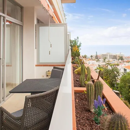 Stunning In Puerto De La Cruz With 1 Bedrooms, Outdoor Swimming Pool And Swimming Pool 아파트 *