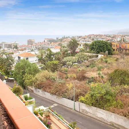 Stunning In Puerto De La Cruz With 1 Bedrooms, Outdoor Swimming Pool And Swimming Pool 푸에르토 드 라 크루즈